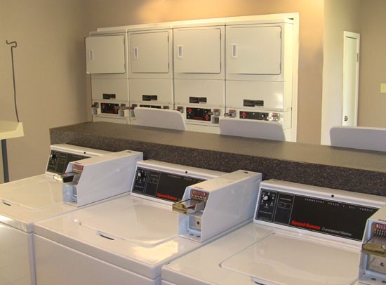 Colonial Plaza Apartments